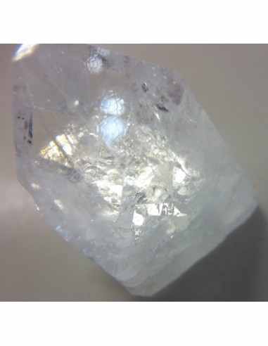 Apophyllite blanche pyramide 25 a 30mm