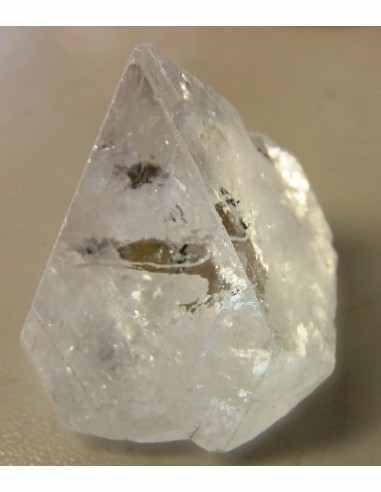 Apophyllite blanche pyramide 25 a 30mm