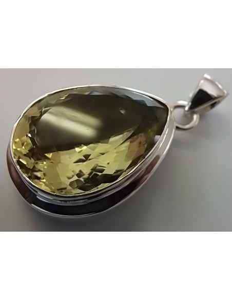 Pendentif en Topaze dore Pendentif en Topaze dore