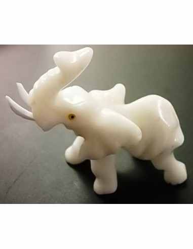 Elephant en agate blanche