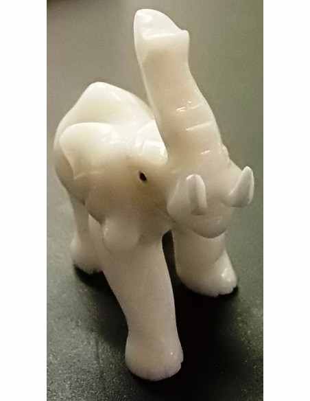 Elephant en agate blanche Elephant en agate blanche