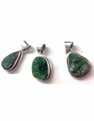 Uvarowite cristalise pendentif