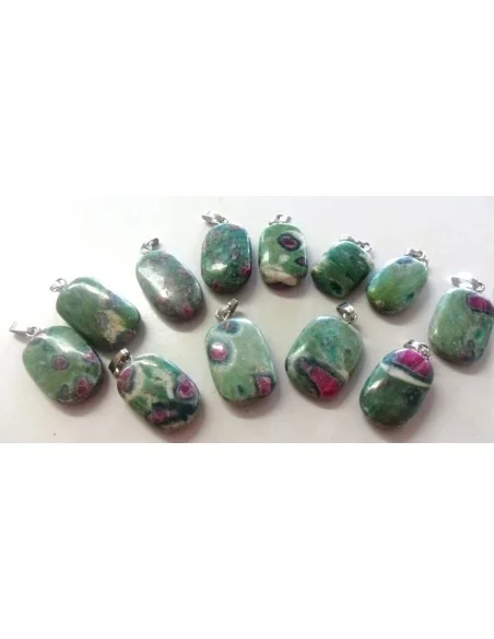 Zoisite avec rubis en pendentif Zoisite avec rubis en pendentif