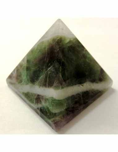 Fluorite pyramide 39mm