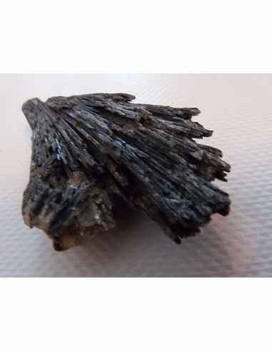 Cyanite noire brute