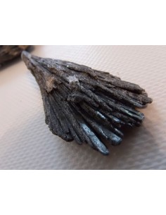 Cyanite noire brute 2