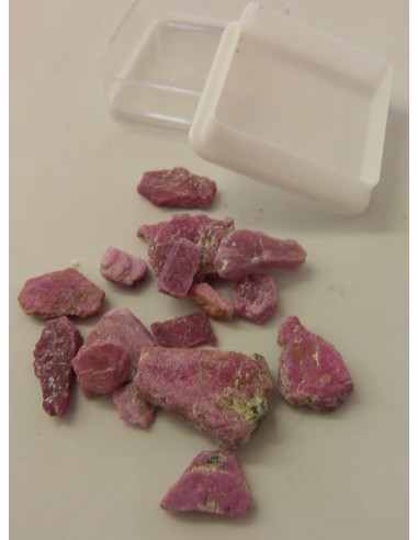 Boite avec 10 à 15 rubis Inde