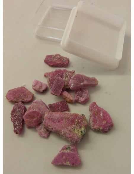 Boite avec 10 à 15 rubis Inde