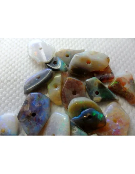 Opale noble pierres percées