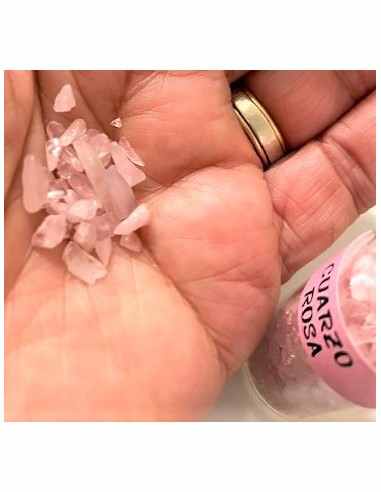 Bouteille avec petites pierres