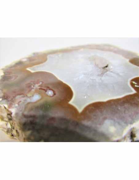 Agate rouge au noyau de quartz