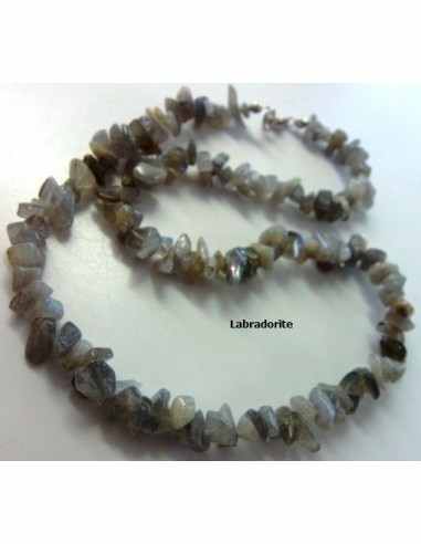 Collier en pierres naturelles baroque