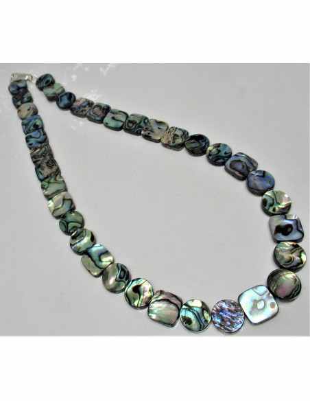 Collier Nacre opalisee carrees et rondes Collier Nacre opalisee carrees et rondes