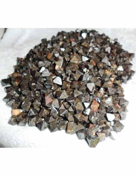 Magnétite Octaèdre naturel  5 à 8mm