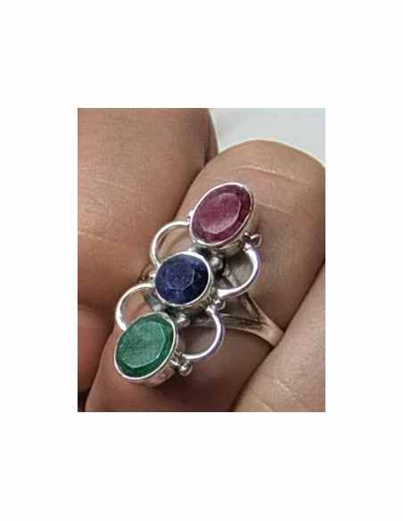 Bague Rubis, saphir, émeraude trois pierres