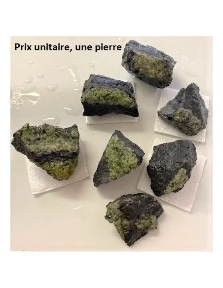 Chrysolite, olivine, Peridot cristalise