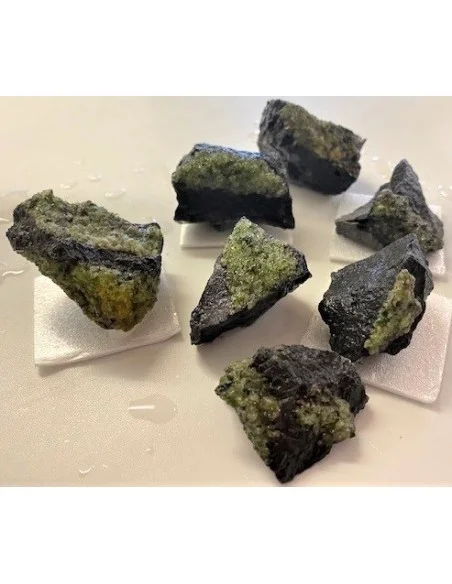 Chrysolite, olivine, Peridot cristalise
