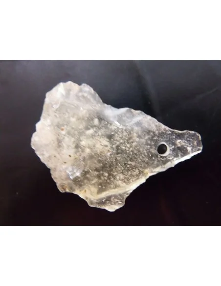 Tectite jaune en pendentif Tectite jaune en pendentif