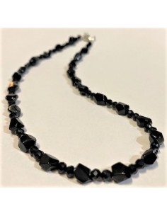 Collier spinelles noires  5 a 10mm 2