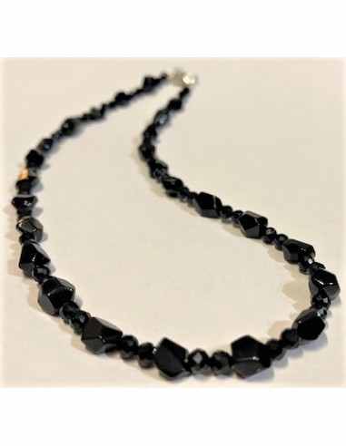 Collier spinelles noires  5 a 10mm