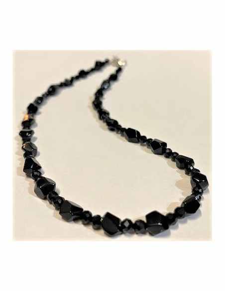 Collier spinelles noires  5 a 10mm