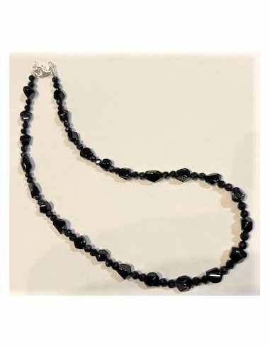 Collier spinelles noires  5 a 10mm