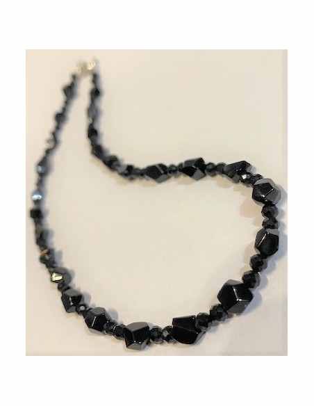 Collier spinelles noires  5 a 10mm