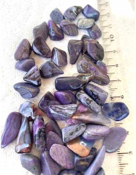 Richiterite avec sugilite polie