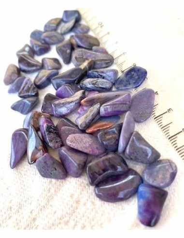 Richiterite avec sugilite polie