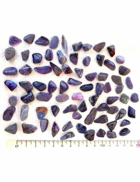 Richiterite avec sugilite polie