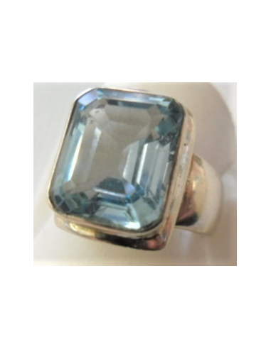 Bague en topaze bleu
