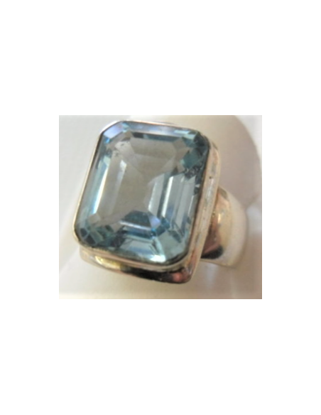 Bague en topaze bleu