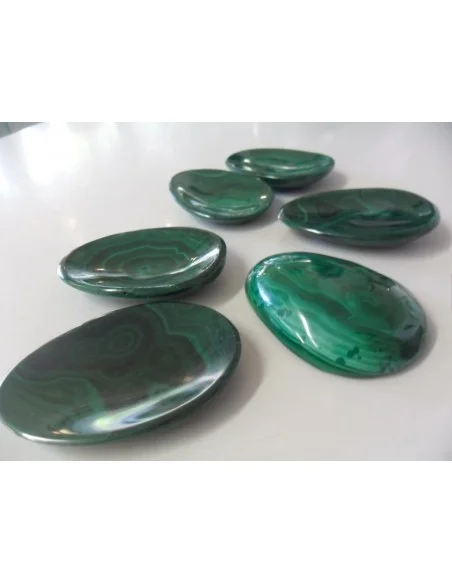 Galet malachite pour le genou