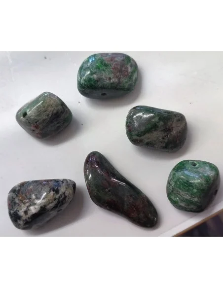 Eklogite pierre percée