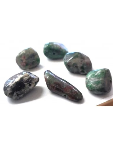 Eklogite pierre percée