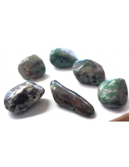 Eklogite pierre percée