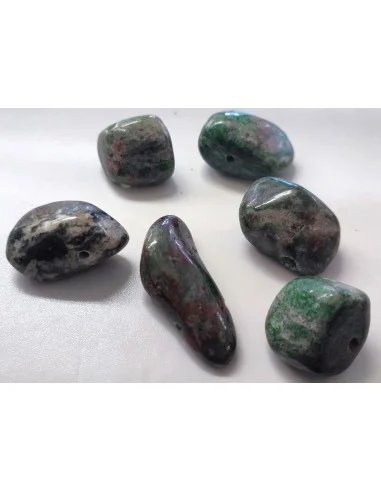 Eklogite pierre percée