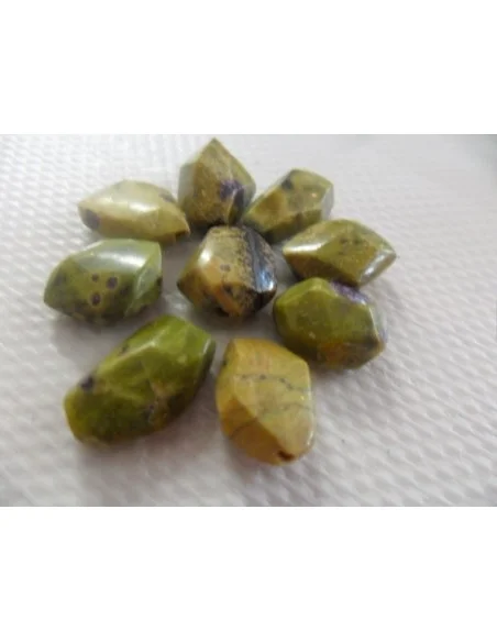 Atlantasite polis et percé Atlantasite polis et percé