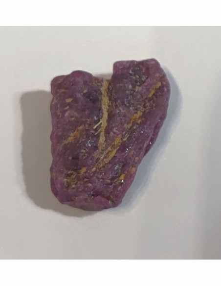 Spinelle rouge minéral