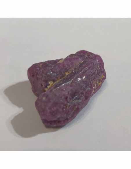 Spinelle rouge minéral