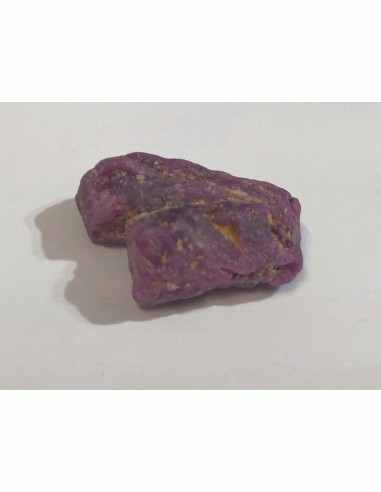 Spinelle rouge minéral