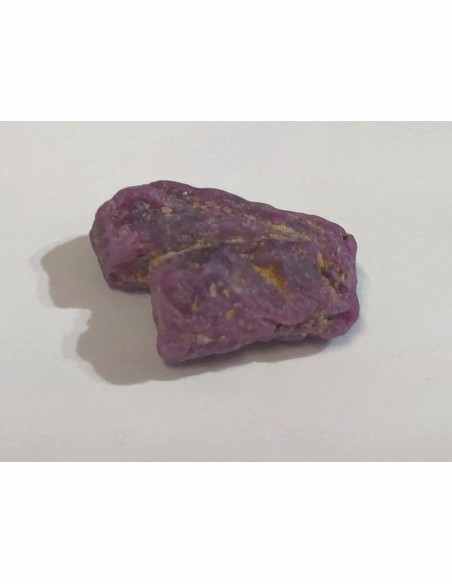 Spinelle rouge minéral