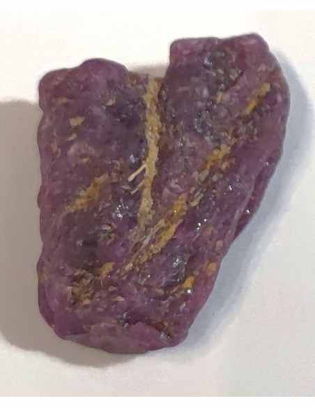 Spinelle rouge minéral