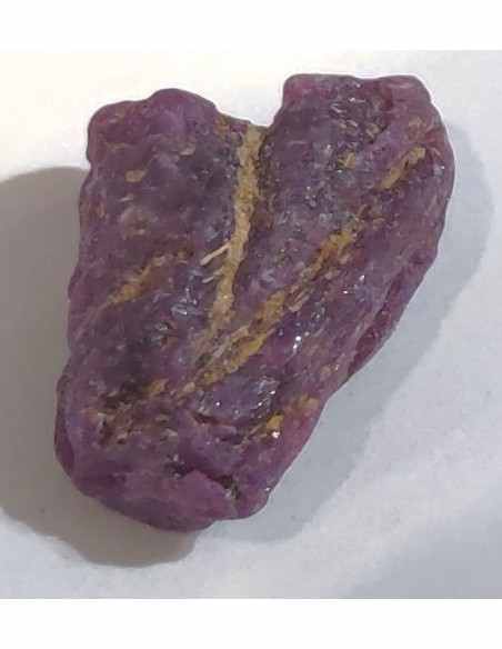 Spinelle rouge minéral