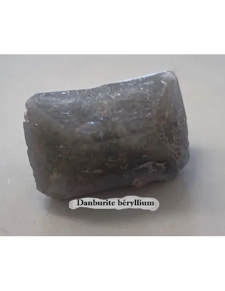 Danburite grise mineral