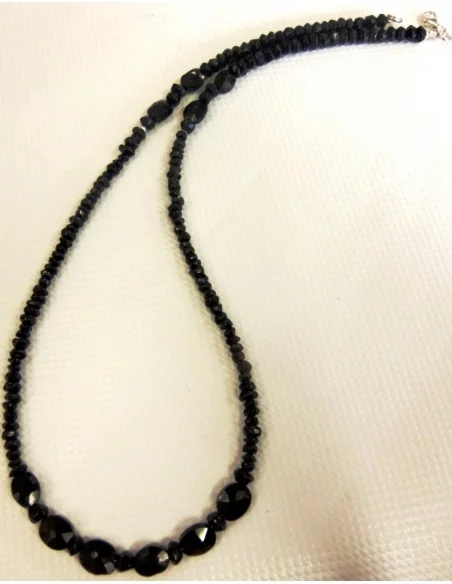 Spinelle noire - collier
