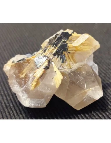 Quartz aux rutiles, pierre brute