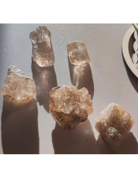 Scapolite minéral, pierre brute, Béryl doré