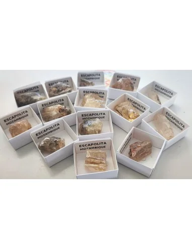 Scapolite minéral, pierre brute, Béryl doré