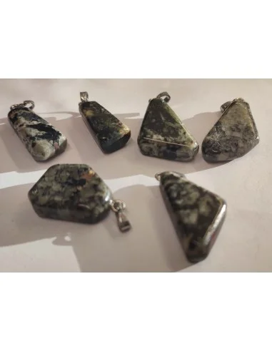 Aegyrine en pendentif